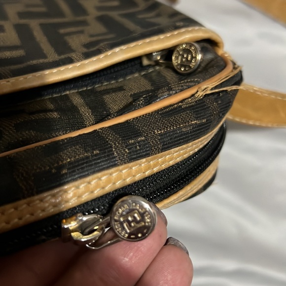 NOT FOR SALE. FENDI crossbody VINTAGE authentic - Picture 9 of 17
